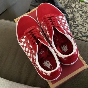 Red checkered kids size 6/ women’s 7.5 vans. Never worn, new with box.